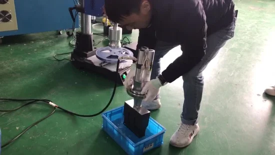 Good Quality and Reliable Supplier 15K 2600W Ultrasonic Welding System Generator Transducer with Horn